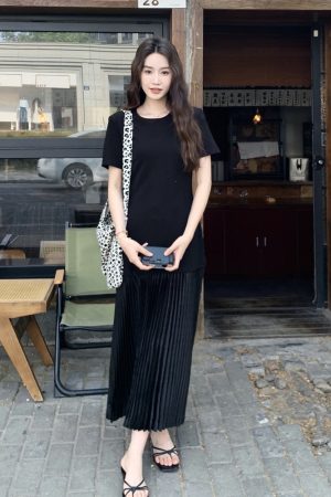 Black Hepburn-Style Pleated T-Shirt Dress for Women - 2025 Summer Slim Fit, Light and Elegant Temperament Fashion