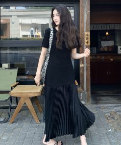 Black Hepburn-Style Pleated T-Shirt Dress for Women - 2025 Summer Slim Fit, Light and Elegant Temperament Fashion