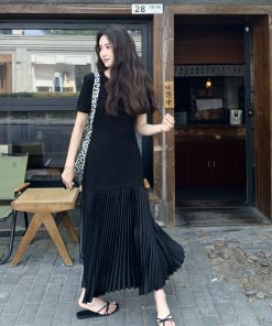 Black Hepburn-Style Pleated T-Shirt Dress for Women - 2025 Summer Slim Fit, Light and Elegant Temperament Fashion