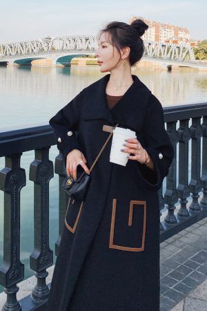 Black Hepburn-Style Wool Coat for Women - Mid-Length Thick Winter Outerwear, 2025 Autumn Collection