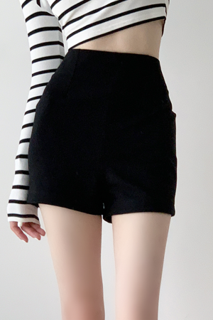 Black High-Waisted Bodycon Shorts for Women, Sexy Elastic Hot Pants, Slim Fit Elongating Design, Stylish Summer Fashion