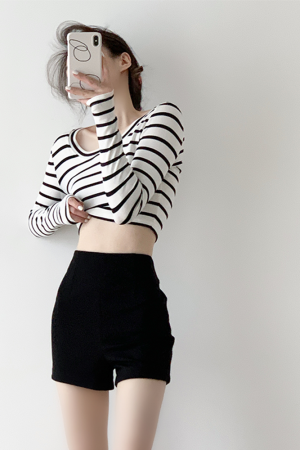 Black High-Waisted Bodycon Shorts for Women, Sexy Elastic Hot Pants, Slim Fit Elongating Design, Stylish Summer Fashion
