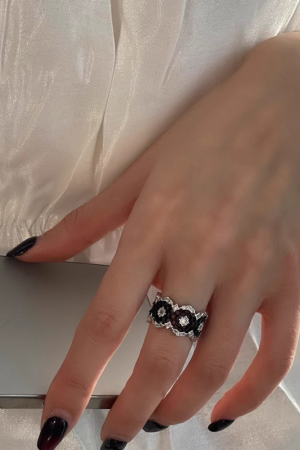 Black Lace Hollow Design Ring for Women with Diamonds - Versatile Light Luxury 2025 Trend