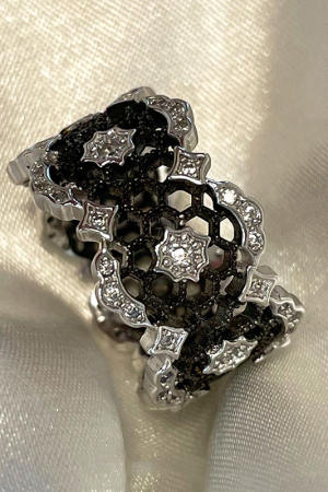 Black Lace Hollow Design Ring for Women with Diamonds - Versatile Light Luxury 2025 Trend