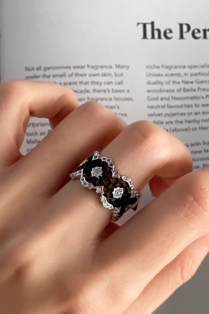 Black Lace Hollow Design Ring for Women with Diamonds - Versatile Light Luxury 2025 Trend