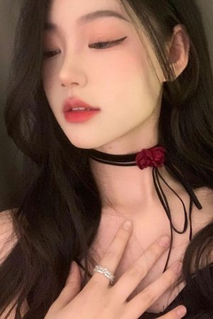 Black Lace-Up Rose Necklace Choker for Hot Girls - Vintage Collarbone Chain Jewelry with Lace Neck Strap, Perfect for Y2K Fashion