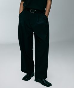 Black Logo Leather Belt with Roaring Beast Design - Trendy Fashion Accessory for Stylish Outfits