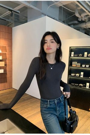 Black Long Sleeve Knitted Top for Women - Round Neck, Slim Fit, Versatile Basic Layering Piece, Perfect for 90s and Y2K Style
