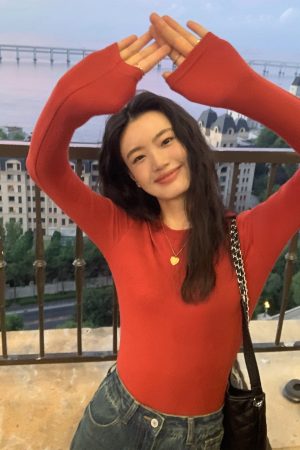 Black Long Sleeve Knitted Top for Women - Round Neck, Slim Fit, Versatile Basic Layering Piece, Perfect for 90s and Y2K Style