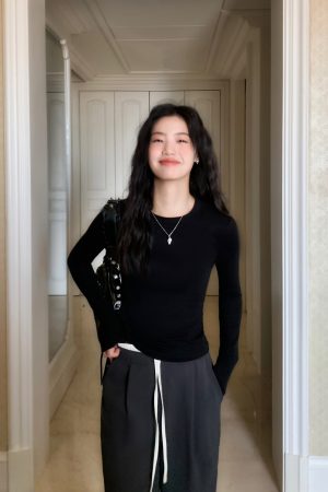 Black Long Sleeve Knitted Top for Women - Round Neck, Slim Fit, Versatile Basic Layering Piece, Perfect for 90s and Y2K Style