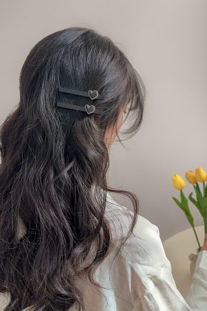 Black Minimalist Heart-Shaped Side Clip Hairpin - French Style High-End Hair Accessory for Girls - 2025 Trend