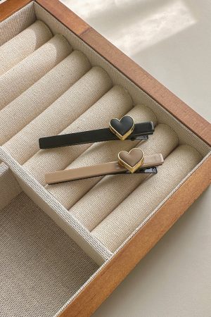 Black Minimalist Heart-Shaped Side Clip Hairpin - French Style High-End Hair Accessory for Girls - 2025 Trend