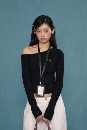 Black Off-Shoulder Knitted Sweater for Women - Stylish Long Sleeve Top for Spring & Autumn 2025, Y2K Fashion