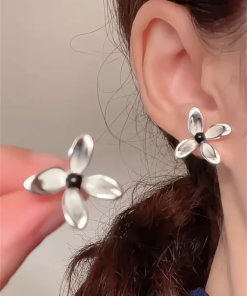 Black Onyx Camellia Stud Earrings - High-End Floral Ear Accessories for Spring/Summer - Chic Temperament Style