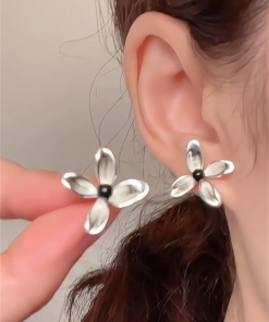 Black Onyx Camellia Stud Earrings - High-End Floral Ear Accessories for Spring/Summer - Chic Temperament Style