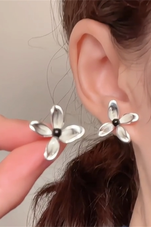 Black Onyx Camellia Stud Earrings - High-End Floral Ear Accessories for Spring/Summer - Chic Temperament Style