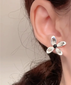 Black Onyx Camellia Stud Earrings - High-End Floral Ear Accessories for Spring/Summer - Chic Temperament Style