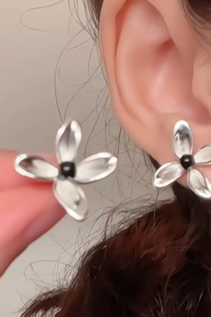 Black Onyx Camellia Stud Earrings - High-End Floral Ear Accessories for Spring/Summer - Chic Temperament Style