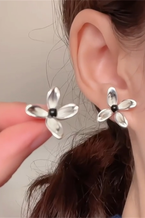 Black Onyx Camellia Stud Earrings - High-End Floral Ear Accessories for Spring/Summer - Chic Temperament Style