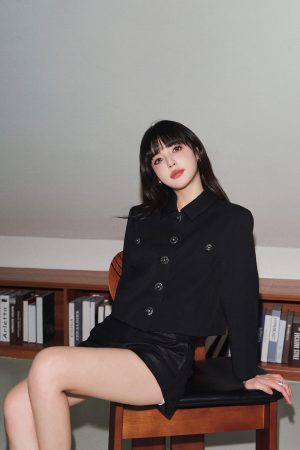 Black Short Blazer for Women - Stylish Lightweight Jacket, Perfect for Office and Casual Looks