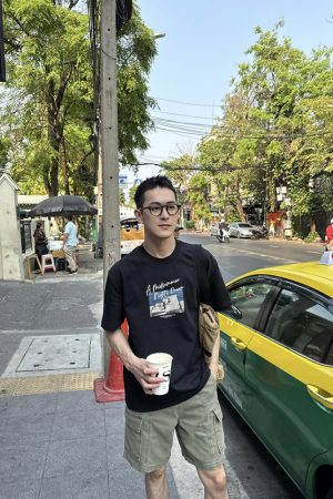 Black Short Sleeve T-Shirt for Men with Back Embroidery, Minimalist Korean Style Niche Design, Casual 90s Aesthetic