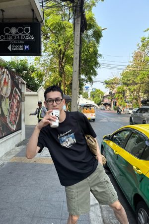 Black Short Sleeve T-Shirt for Men with Back Embroidery, Minimalist Korean Style Niche Design, Casual 90s Aesthetic
