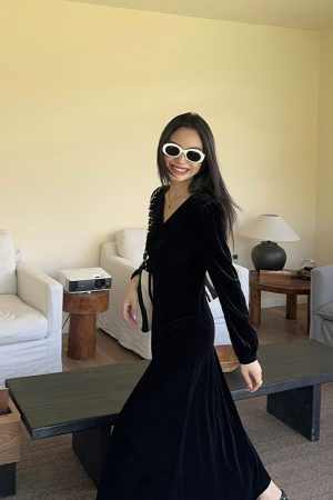 Black V-Neck Velvet Dress for Women - Waist-Cinching, Slimming, French Style, High-End Long Dress, Elegant Evening Wear