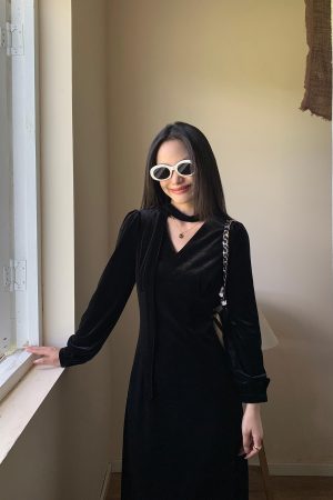 Black V-Neck Velvet Dress for Women - Waist-Cinching, Slimming, French Style, High-End Long Dress, Elegant Evening Wear