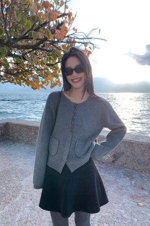 Black Woolen A-Line Skirt for Women, High-Waisted Slim Fit, Versatile Short Skirt, Korean Style for Autumn and Winter