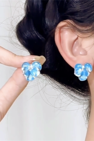 Blue Floral Oil Painting Stud Earrings for Summer - Exquisite Vacation Style Ear Accessories with Fresh Temperament