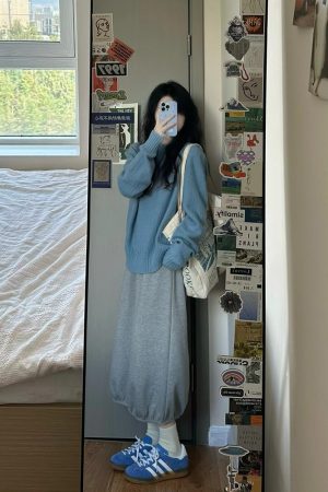 Blue Long Sleeve Sweater and Tulip Skirt Two-Piece Set for Women, Loose Knitted Top, Slimming Spring Outfit, Casual Fashion.
