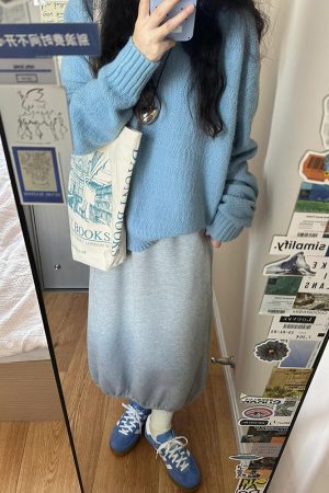 Blue Long Sleeve Sweater and Tulip Skirt Two-Piece Set for Women, Loose Knitted Top, Slimming Spring Outfit, Casual Fashion.