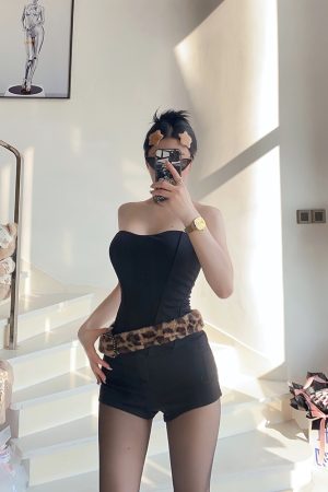 Body-Shaping Strapless Top with Fishbone Waist Design - Slim and Versatile Fashion Essential