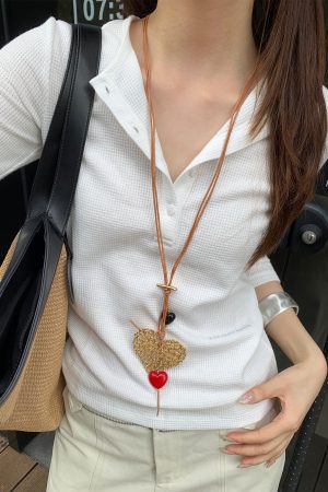 Bohemian Ethnic Heart Hollow Pendant Necklace for Women, Long Clavicle Chain, Versatile Niche Design Accessory