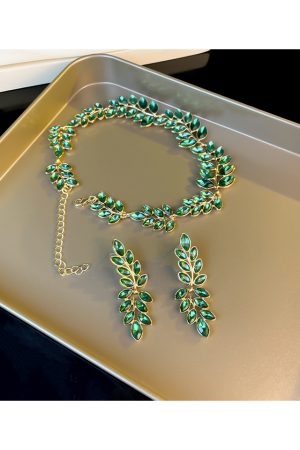 Bohemian Leaf Necklace for Women - Gold-Plated Clavicle Chain, 2025 Light Luxury Design, Trendy Temperament Jewelry
