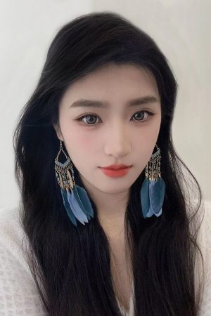 Bohemian Retro Feather Tassel Earrings for Women | Yunnan Ethnic Style Blue Long Clip-On Accessories for Travel Photography