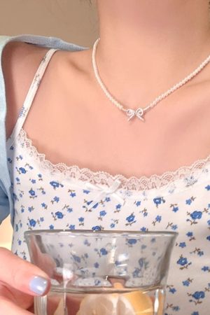 Bowknot Necklace for Girls - Light Luxury Collarbone Chain, High-End Niche Design, Summer Fashion Accessory 2025