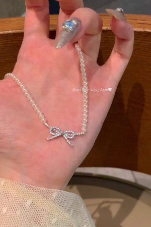Bowknot Necklace for Girls - Light Luxury Collarbone Chain, High-End Niche Design, Summer Fashion Accessory 2025