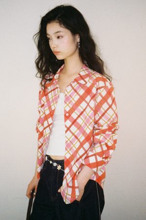 Breathable Cotton Summer Vacation Shirt in Red and Blue Plaid, Waist-Cinching Design for Effortless Old Money Style