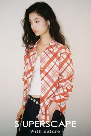 Breathable Cotton Summer Vacation Shirt in Red and Blue Plaid, Waist-Cinching Design for Effortless Old Money Style