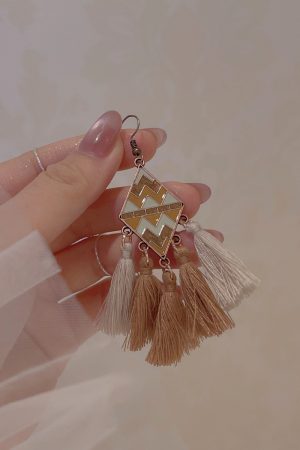 Brown Diamond Wave Pattern Ethnic Earrings for Women, Retro Tassel Clip-On Accessories, Unique Mosquito Coil Design