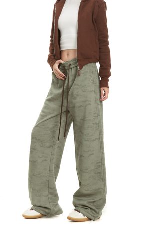 Camouflage Fleece-Lined Sports Pants for Women, Trendy Straight-Leg American Retro Style, Loose Draping Casual Trousers