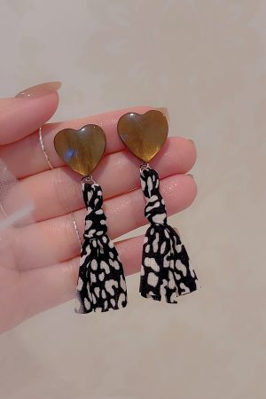Caramel Floral Knot Heart Earrings for Women - Unique Spring Summer Fashion, No Ear Holes, High-End Mosquito Coil Plate Design
