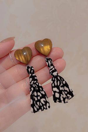 Caramel Floral Knot Heart Earrings for Women - Unique Spring Summer Fashion, No Ear Holes, High-End Mosquito Coil Plate Design