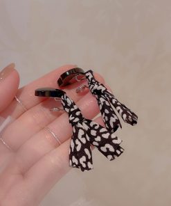 Caramel Floral Knot Heart Earrings for Women - Unique Spring Summer Fashion, No Ear Holes, High-End Mosquito Coil Plate Design