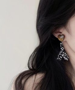 Caramel Floral Knot Heart Earrings for Women - Unique Spring Summer Fashion, No Ear Holes, High-End Mosquito Coil Plate Design