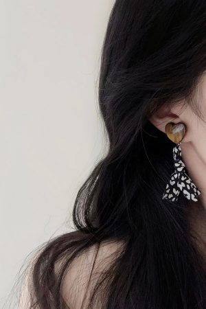 Caramel Floral Knot Heart Earrings for Women - Unique Spring Summer Fashion, No Ear Holes, High-End Mosquito Coil Plate Design