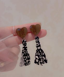 Caramel Floral Knot Heart Earrings for Women - Unique Spring Summer Fashion, No Ear Holes, High-End Mosquito Coil Plate Design