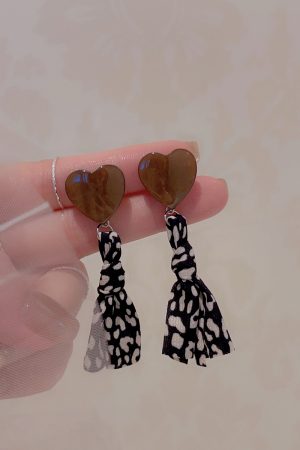 Caramel Floral Knot Heart Earrings for Women - Unique Spring Summer Fashion, No Ear Holes, High-End Mosquito Coil Plate Design