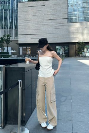 Cargo Fit Loose Multi-Pocket Khaki Straight-Leg Work Pants for a Relaxed Y2K Style